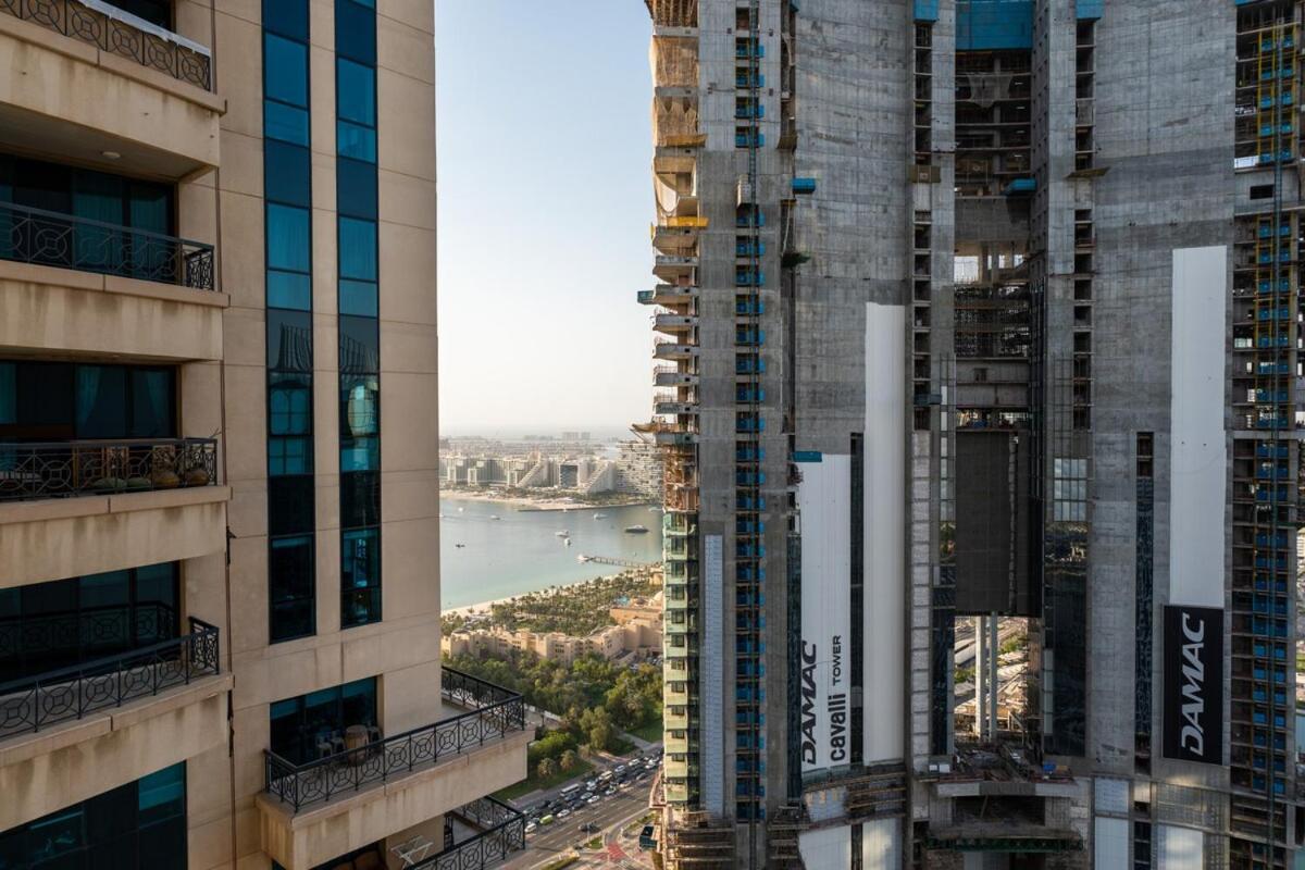 Stunning 1 Bed In Marina Arcade
