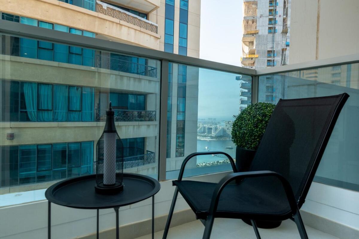 Apartment Stunning 1 Bed In Marina Arcade *